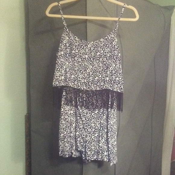Black & white Romper shorts with fringe - Picture 2 of 4